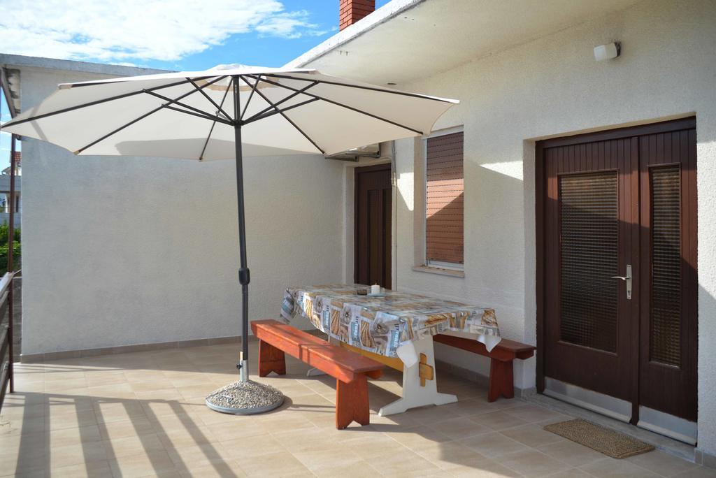 Ivan Apartment Murter Exterior photo